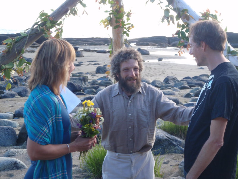 Theo and Nadine, with Hitchhike Mike, at the start of the Ceremony.